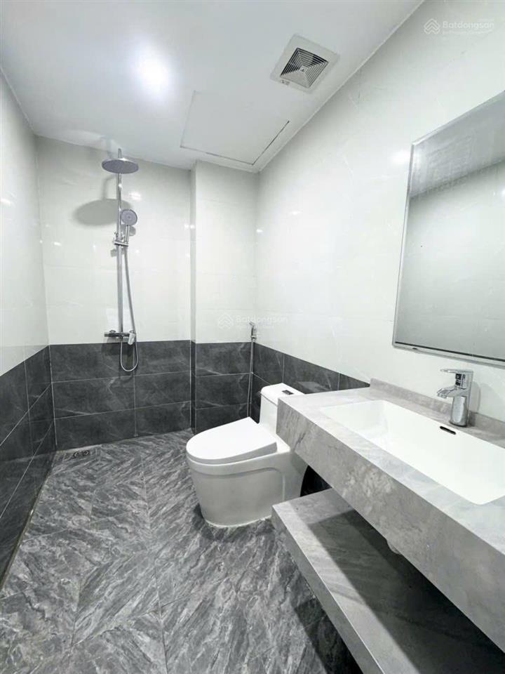 Bán nhanh nhà ngọc thụy, bồ đề, ô tô đỗ cổng. dt 32m2  5 tầng  nhà xây mới nhỉnh 7 tỷ