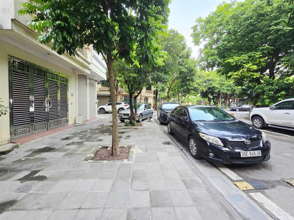 Bán đất mặt đường phố trạm long biên ô tô tránh kinh doanh nhỉnh 17 tỷ còn tl