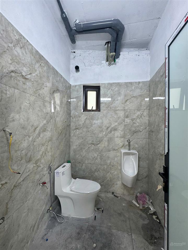 Cho thuê tòa nhà văn phòng mặt phố hồng tiến 200 m mặt tiền 9 m 8 tầng giá thuê 210 tr