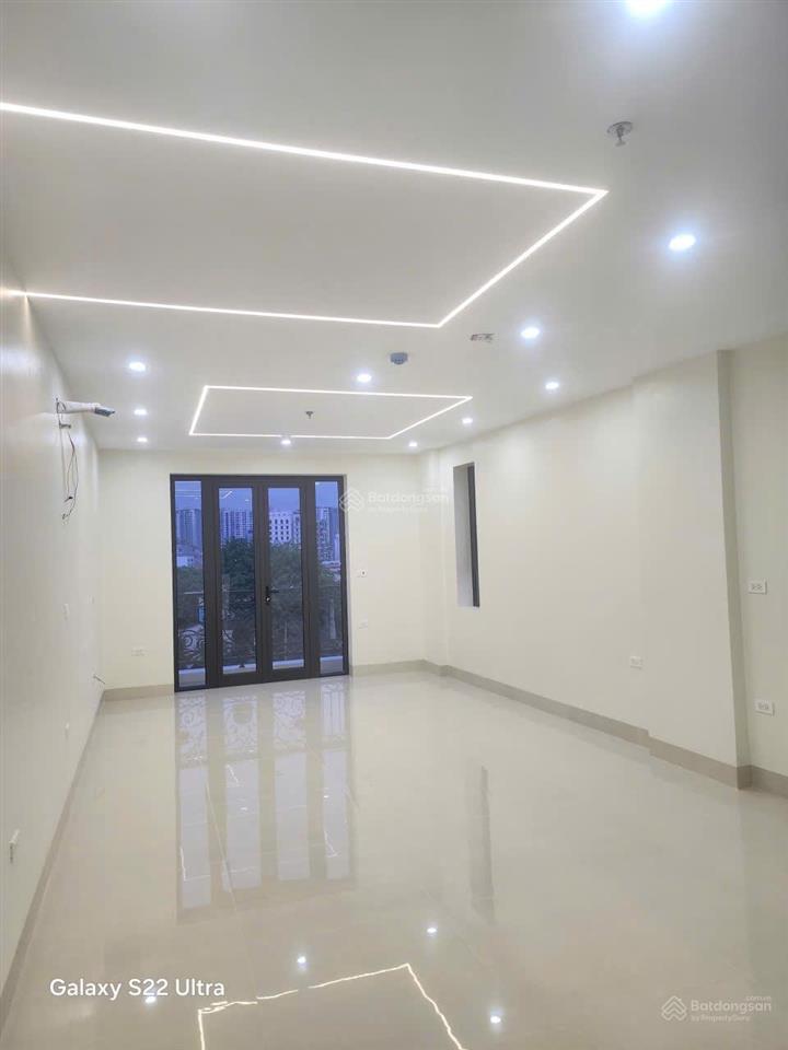 Cho thuê tòa nhà tại mặt hồ bồ đề 138m2, 8 tầng thang máy mặt tiền 12m giá thuê 75tr/ tháng