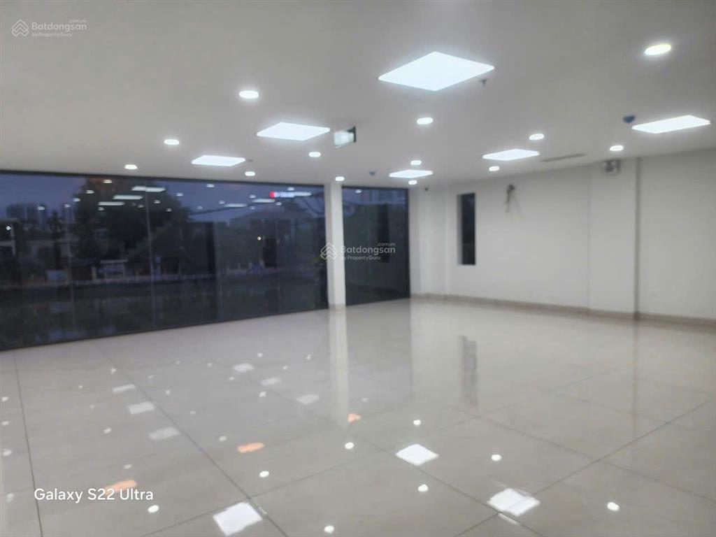 Cho thuê tòa nhà tại mặt hồ bồ đề 138m2, 8 tầng thang máy mặt tiền 12m giá thuê 75tr/ tháng