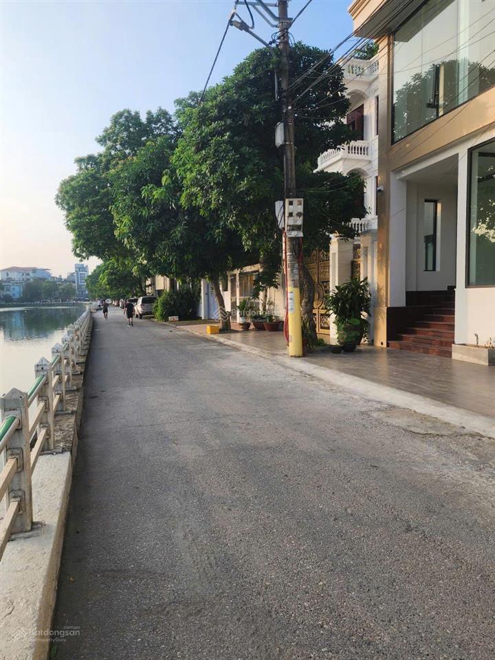 Cho thuê tòa nhà tại mặt hồ bồ đề 138m2, 8 tầng thang máy mặt tiền 12m giá thuê 75tr/ tháng