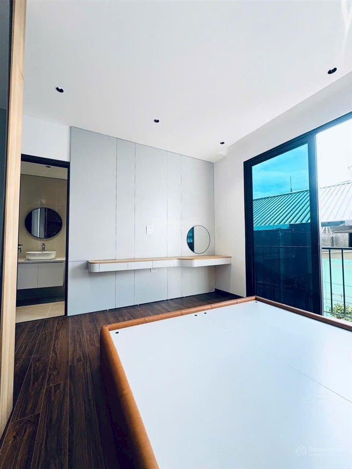 Bán nhà ngọc thụy 32m2 6 tầng thang máy 8,2 tỷ còn thương lượng