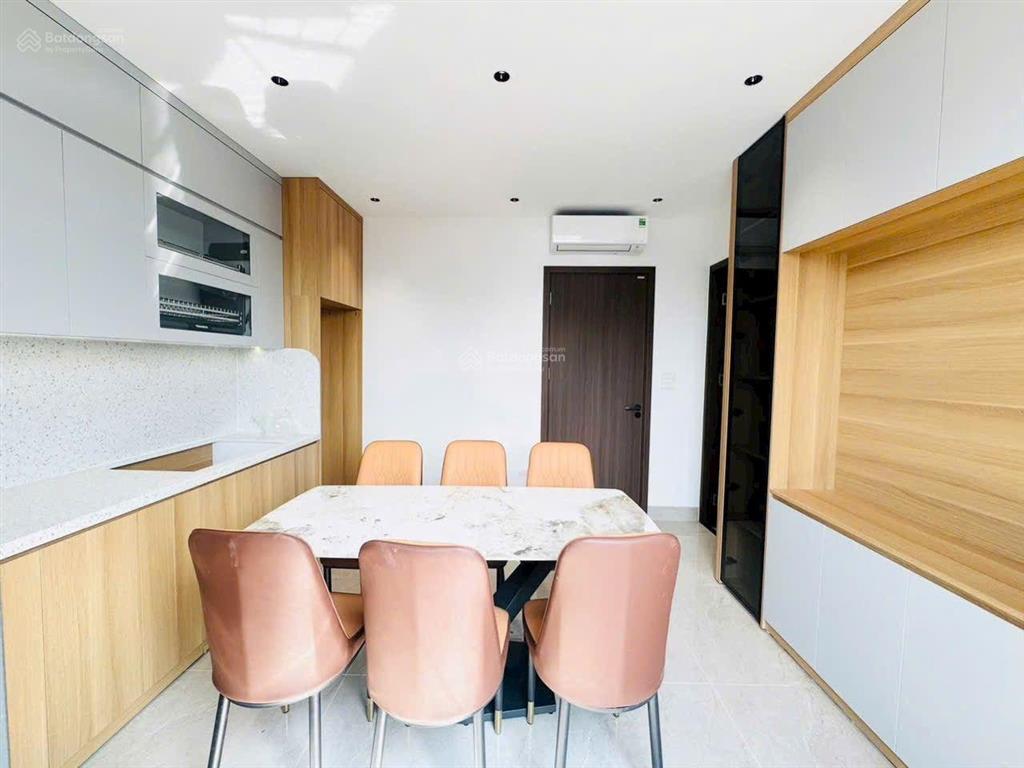 Bán nhà ngọc thụy 32m2 6 tầng thang máy 8,2 tỷ còn thương lượng