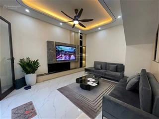 Chủ cần tiền giảm giá sốc 60m2 thang máy nguyễn văn cừ full nội thất 11,8 tỷ còn thương lượng
