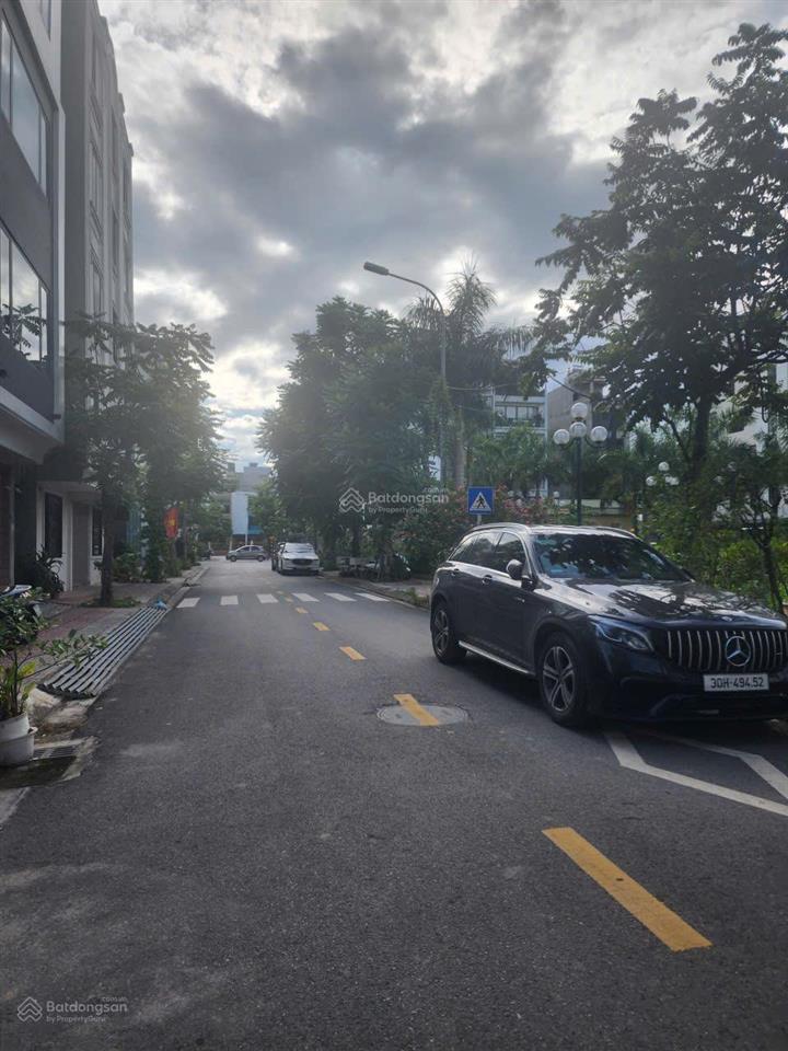 Bán đất tái định cư ngọc thụy  vị trí đẹp hiếm có  sát công viên 50m2 5m mt nhỉnh 15 tỏi