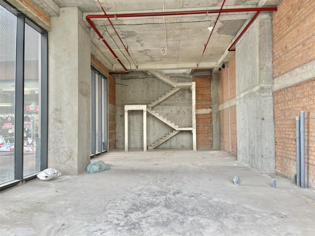 Cho thuê mặt bằng shophouse eco green q7. dt 200m2.  0888 887 ***