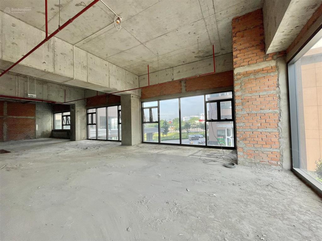 Cho thuê mặt bằng shophouse eco green q7. dt 200m2.  0888 887 ***