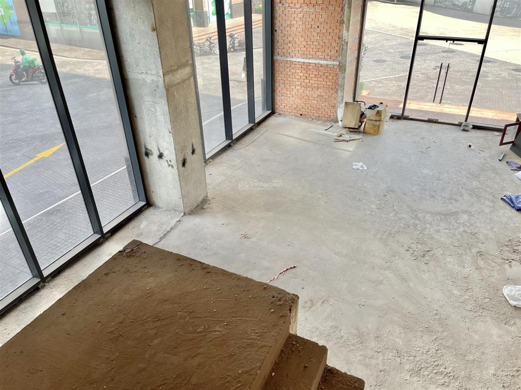 Cho thuê mặt bằng shophouse eco green q7. dt 200m2.  0888 887 ***