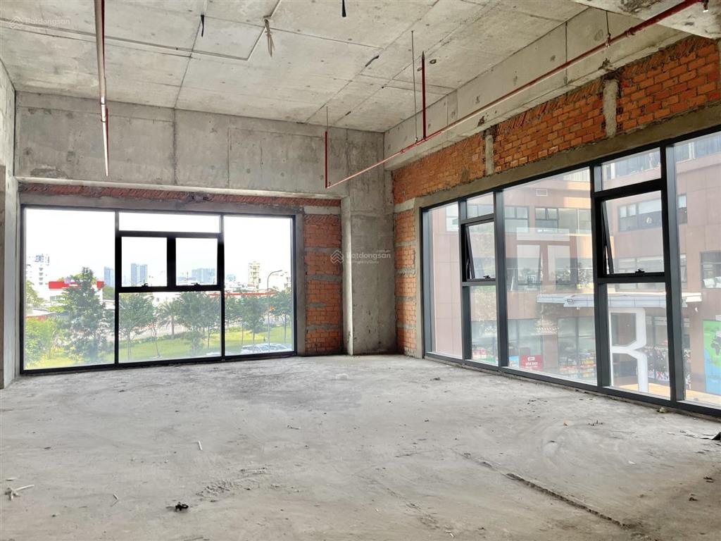 Cho thuê mặt bằng shophouse eco green q7. dt 200m2.  0888 887 ***