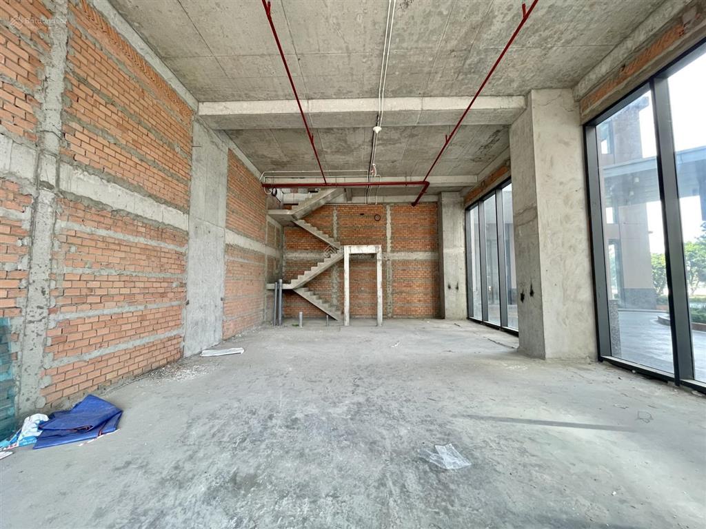 Cho thuê mặt bằng shophouse eco green q7. dt 200m2.  0888 887 ***