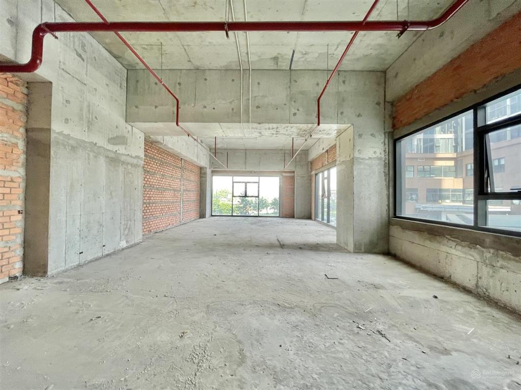 Cho thuê mặt bằng shophouse eco green q7. dt 200m2.  0888 887 ***