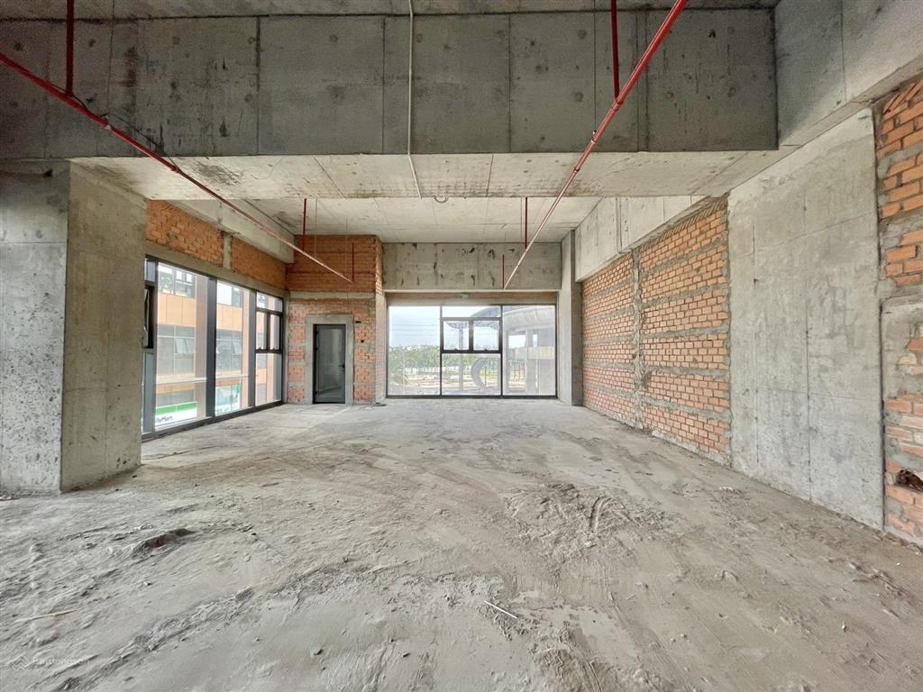 Cho thuê mặt bằng shophouse eco green q7. dt 200m2.  0888 887 ***