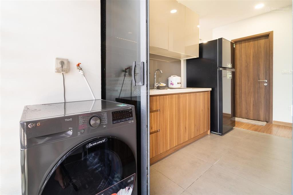 Chính chủ gửi bán căn hộ 3 phòng ngủ, 2wc, 85,3m2, eco green quận 7. full nội thất.  0888 887 ***