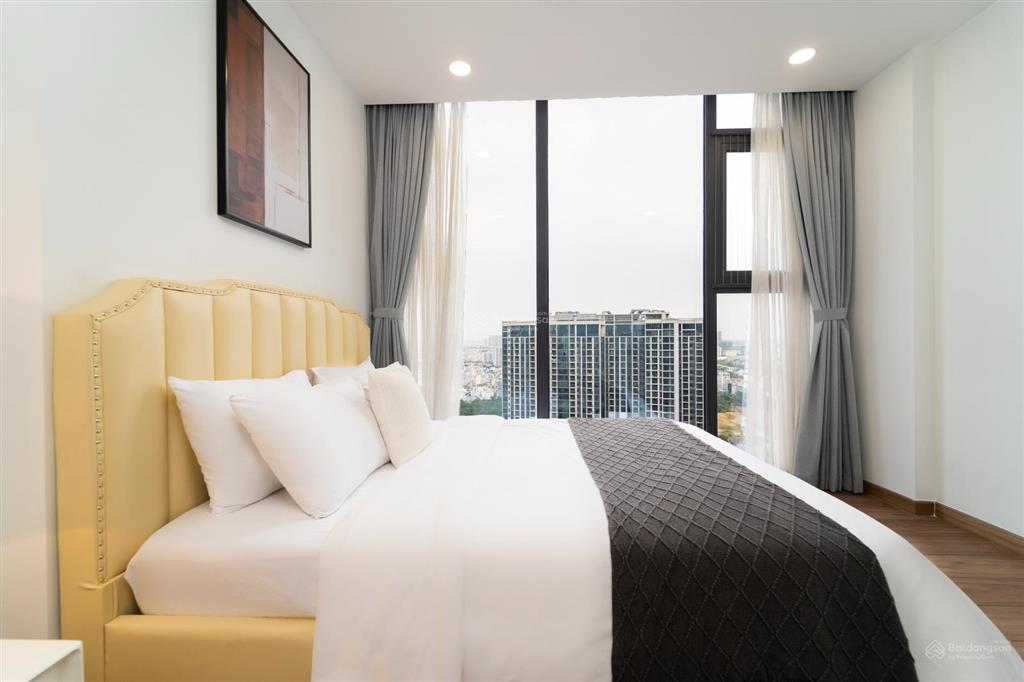 Chính chủ gửi bán căn hộ 3 phòng ngủ, 2wc, 85,3m2, eco green quận 7. full nội thất.  0888 887 ***