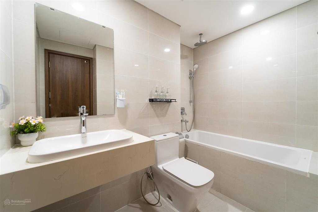 Chính chủ gửi bán căn hộ 3 phòng ngủ, 2wc, 85,3m2, eco green quận 7. full nội thất.  0888 887 ***