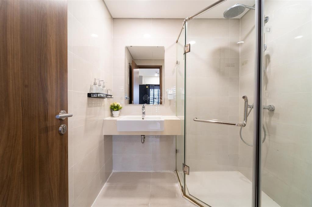 Chính chủ gửi bán căn hộ 3 phòng ngủ, 2wc, 85,3m2, eco green quận 7. full nội thất.  0888 887 ***