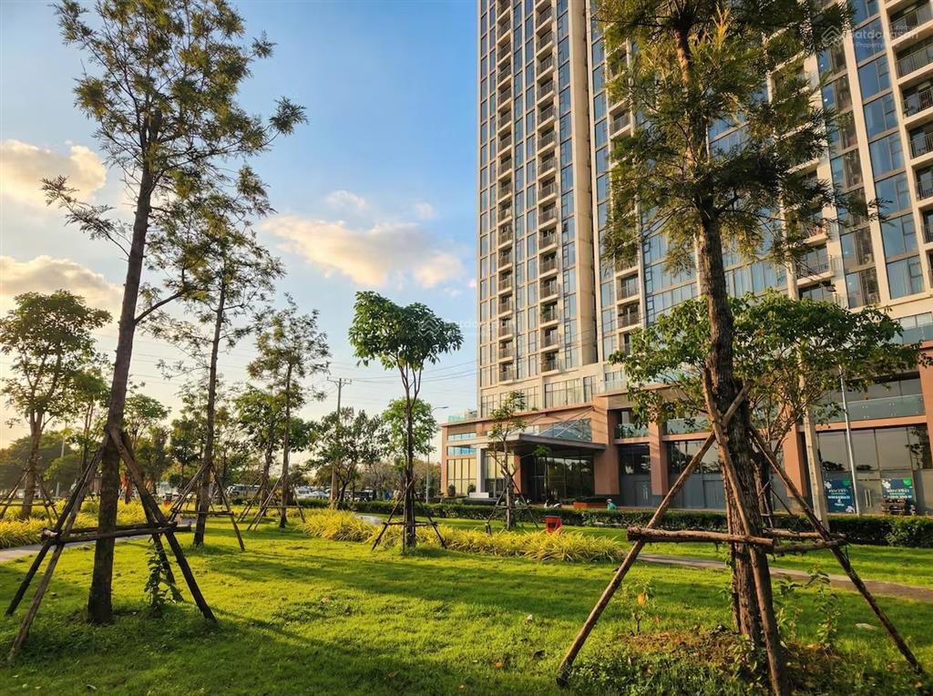 Bán căn hộ 3 phòng ngủ, 86m2, eco green q7. sổ hồng. giá 8.5 tỷ.  0888 887 ***