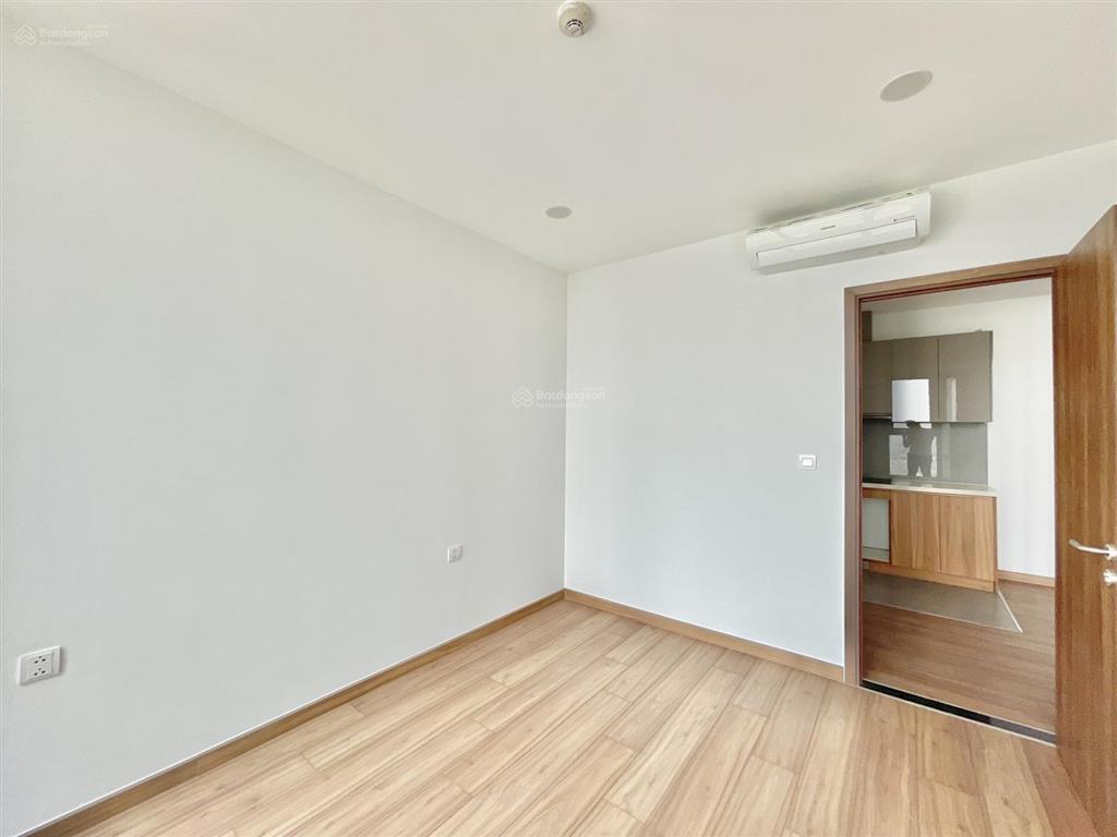 Cho thuê căn hộ 3 phòng ngủ, 95m2, tầng cao, view đẹp. giá 19 triệu/tháng.  0888 887 ***