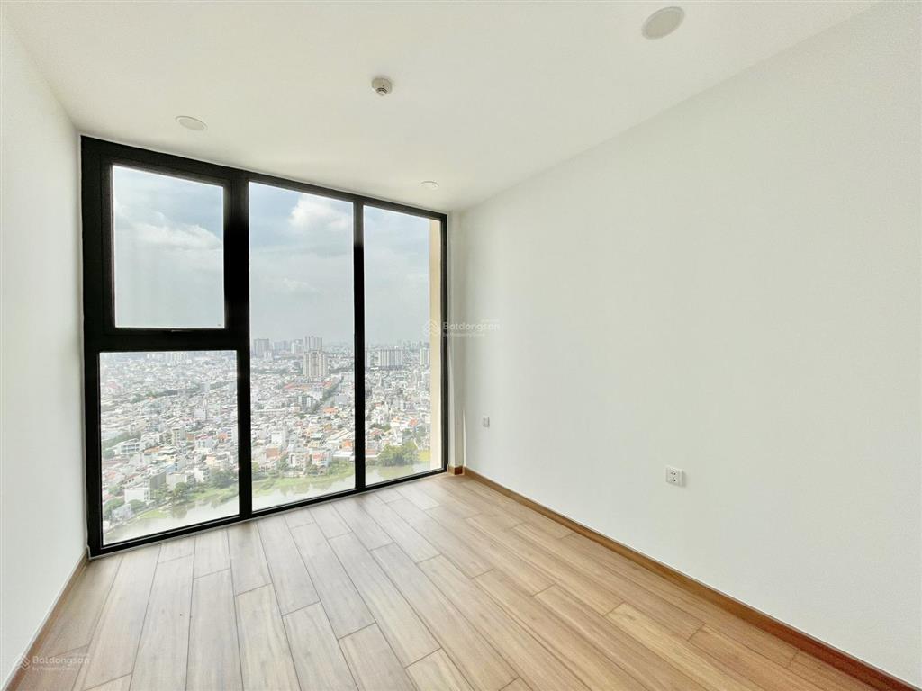 Cho thuê căn hộ 3 phòng ngủ, 95m2, tầng cao, view đẹp. giá 19 triệu/tháng.  0888 887 ***