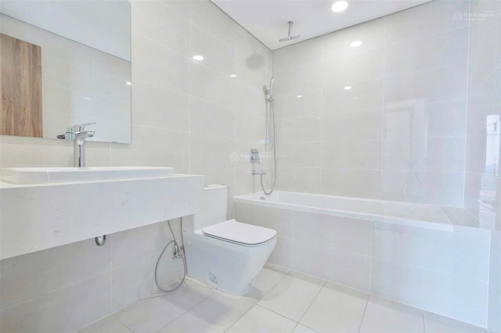 Cho thuê căn hộ 3 phòng ngủ, 95m2, tầng cao, view đẹp. giá 19 triệu/tháng.  0888 887 ***