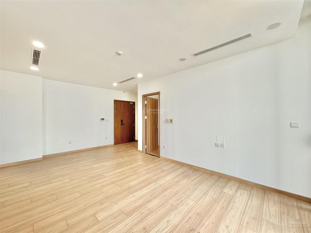 Cho thuê căn hộ 3 phòng ngủ, 95m2, tầng cao, view đẹp. giá 19 triệu/tháng.  0888 887 ***