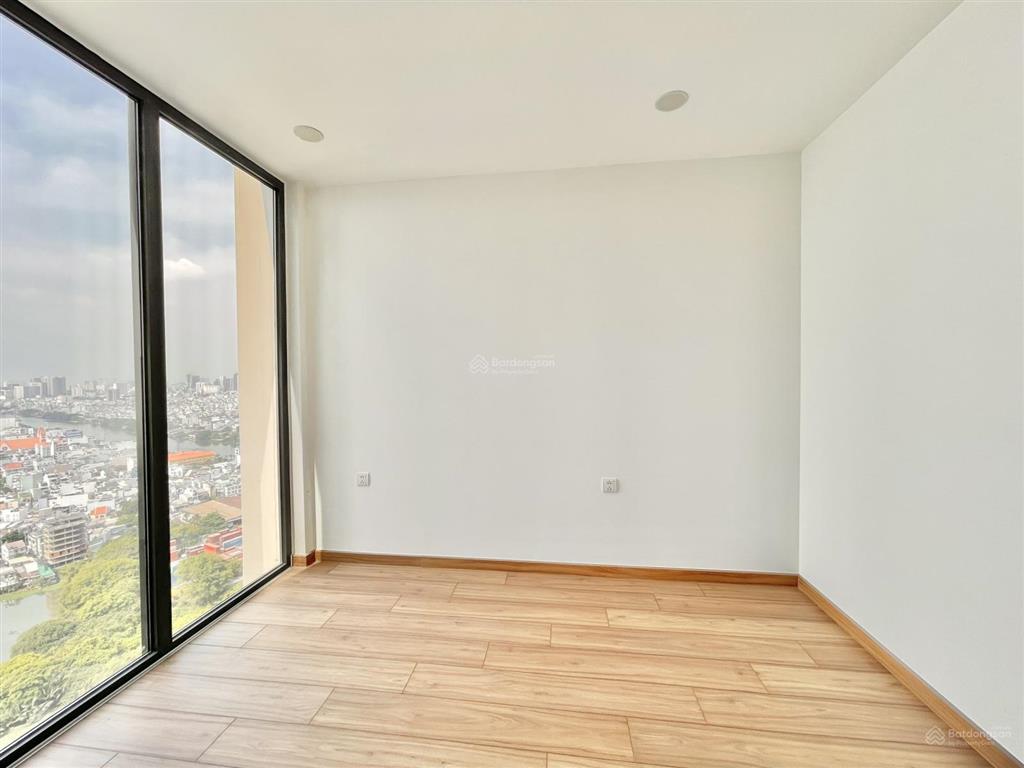 Cho thuê căn hộ 3 phòng ngủ, 95m2, tầng cao, view đẹp. giá 19 triệu/tháng.  0888 887 ***