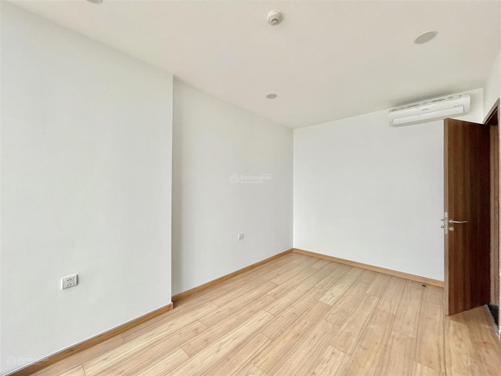 Cho thuê căn hộ 3 phòng ngủ, 95m2, tầng cao, view đẹp. giá 19 triệu/tháng.  0888 887 ***