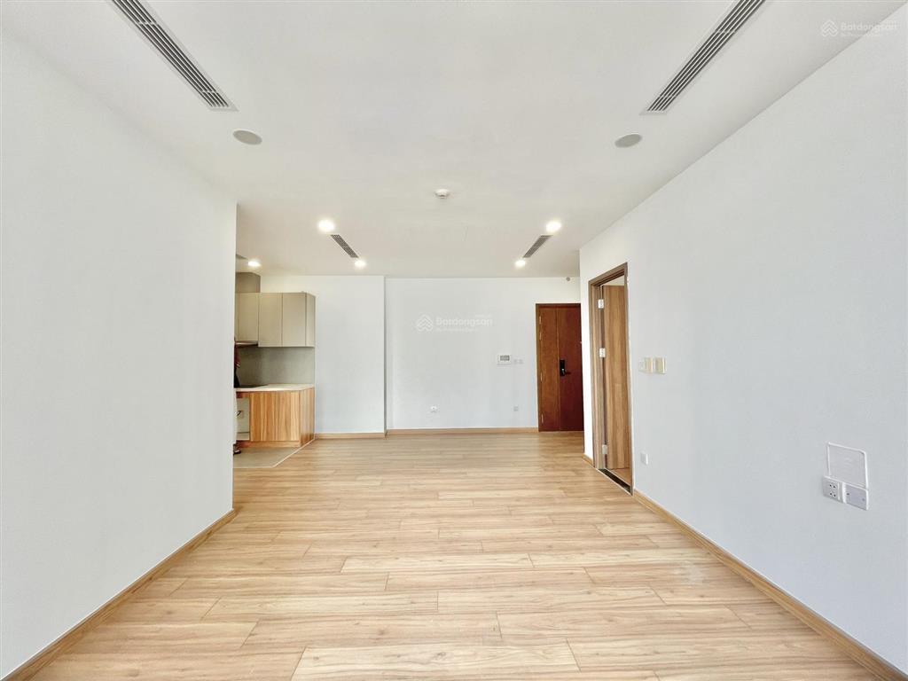 Cho thuê căn hộ 3 phòng ngủ, 95m2, tầng cao, view đẹp. giá 19 triệu/tháng.  0888 887 ***