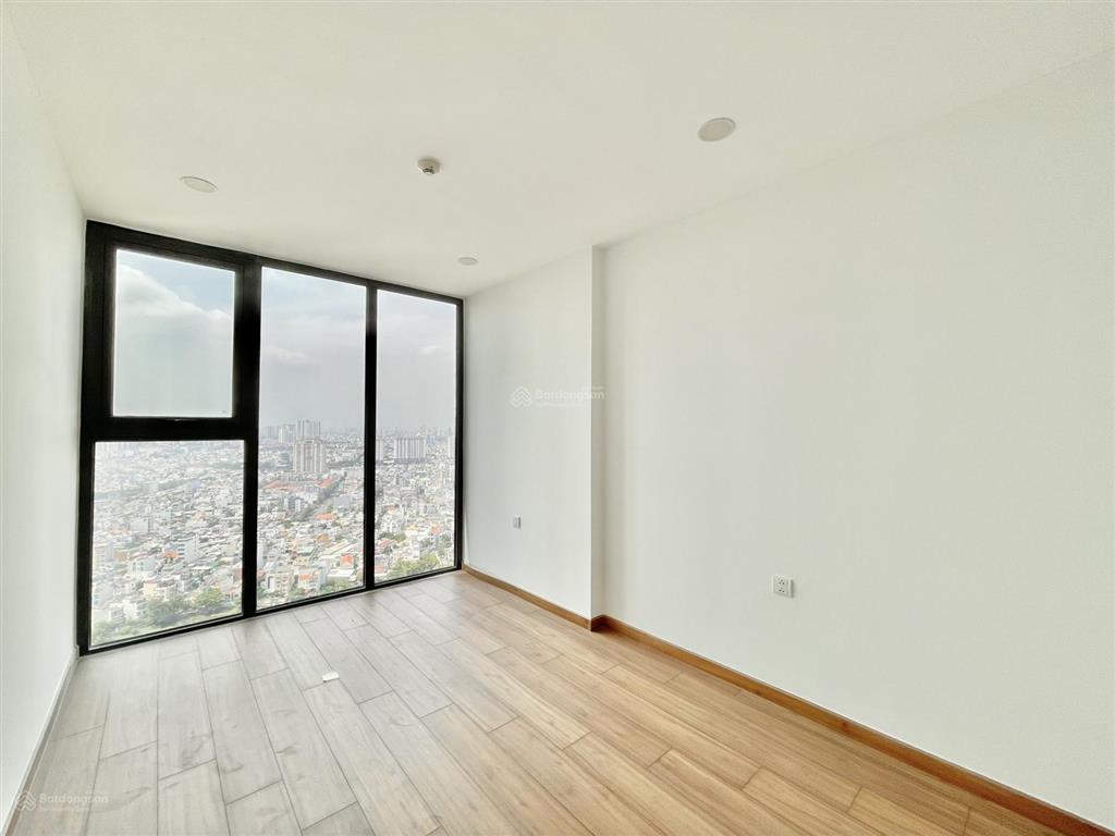 Cho thuê căn hộ 3 phòng ngủ, 95m2, tầng cao, view đẹp. giá 19 triệu/tháng.  0888 887 ***