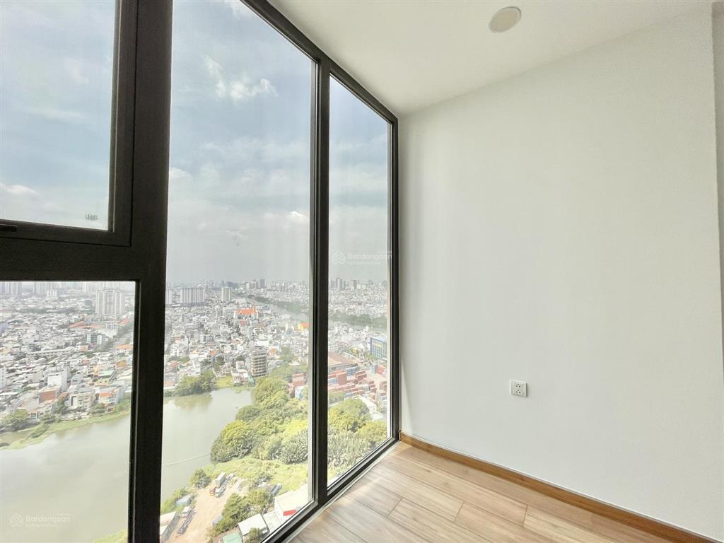 Cho thuê căn hộ 3 phòng ngủ, 95m2, tầng cao, view đẹp. giá 19 triệu/tháng.  0888 887 ***