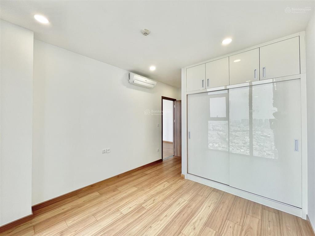 Cho thuê căn hộ 3 phòng ngủ, 95m2, tầng cao, view đẹp. giá 19 triệu/tháng.  0888 887 ***