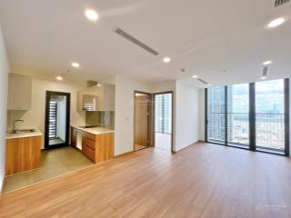 Cần bán căn 3 phòng ngủ, 2wc, tầng cao, view landmark 81.  0888 887 ***