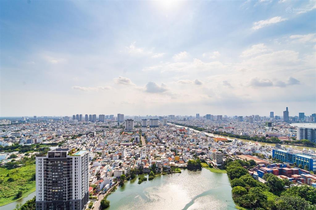 Cho thuê căn hộ 3 phòng ngủ, view pháo hoa, bitexco, full nội thất cao cấp. giá 26 triệu/tháng