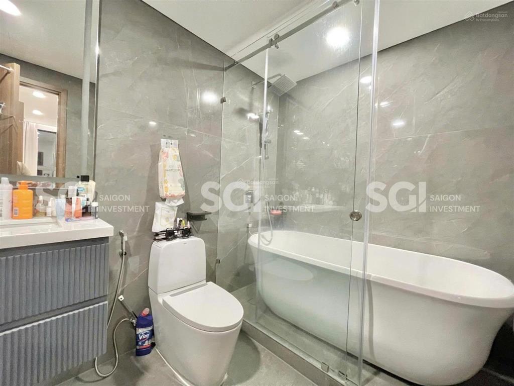 Cho thuê căn hộ 3 phòng ngủ, view pháo hoa, bitexco, full nội thất cao cấp. giá 26 triệu/tháng