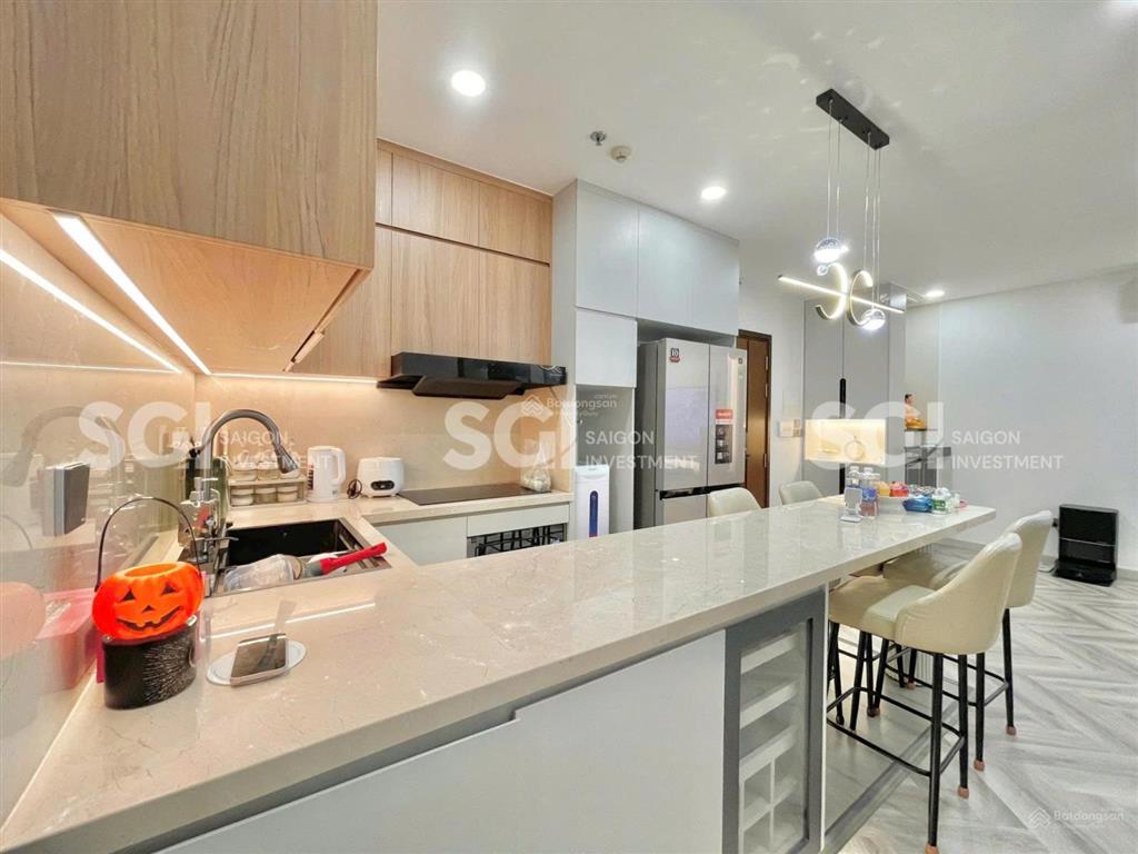 Cho thuê căn hộ 3 phòng ngủ, view pháo hoa, bitexco, full nội thất cao cấp. giá 26 triệu/tháng
