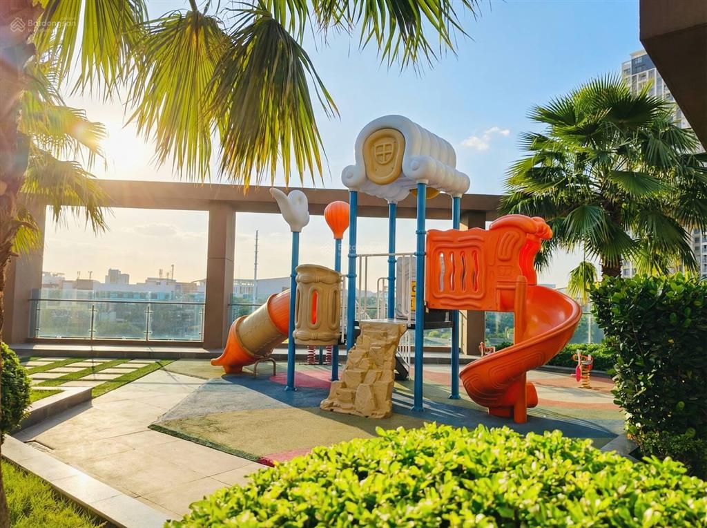 Cho thuê căn hộ 3 phòng ngủ, view pháo hoa, bitexco, full nội thất cao cấp. giá 26 triệu/tháng