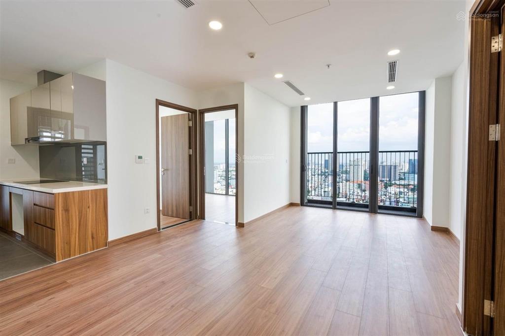 Bán gấp căn hộ 2 phòng ngủ, 2wc, 64.7m2, tầng cao, view đẹp. giá 5.8 tỷ.  0888 887 ***