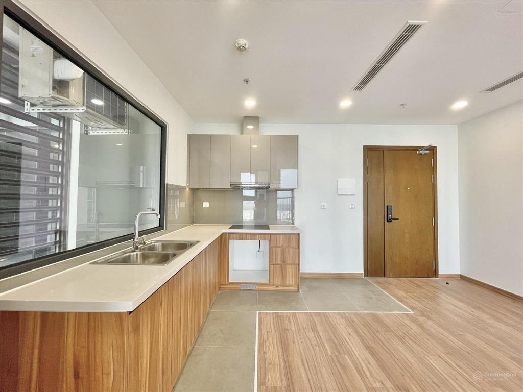 Bán gấp căn hộ 2 phòng ngủ, 2wc, 64.7m2, tầng cao, view đẹp. giá 5.8 tỷ.  0888 887 ***