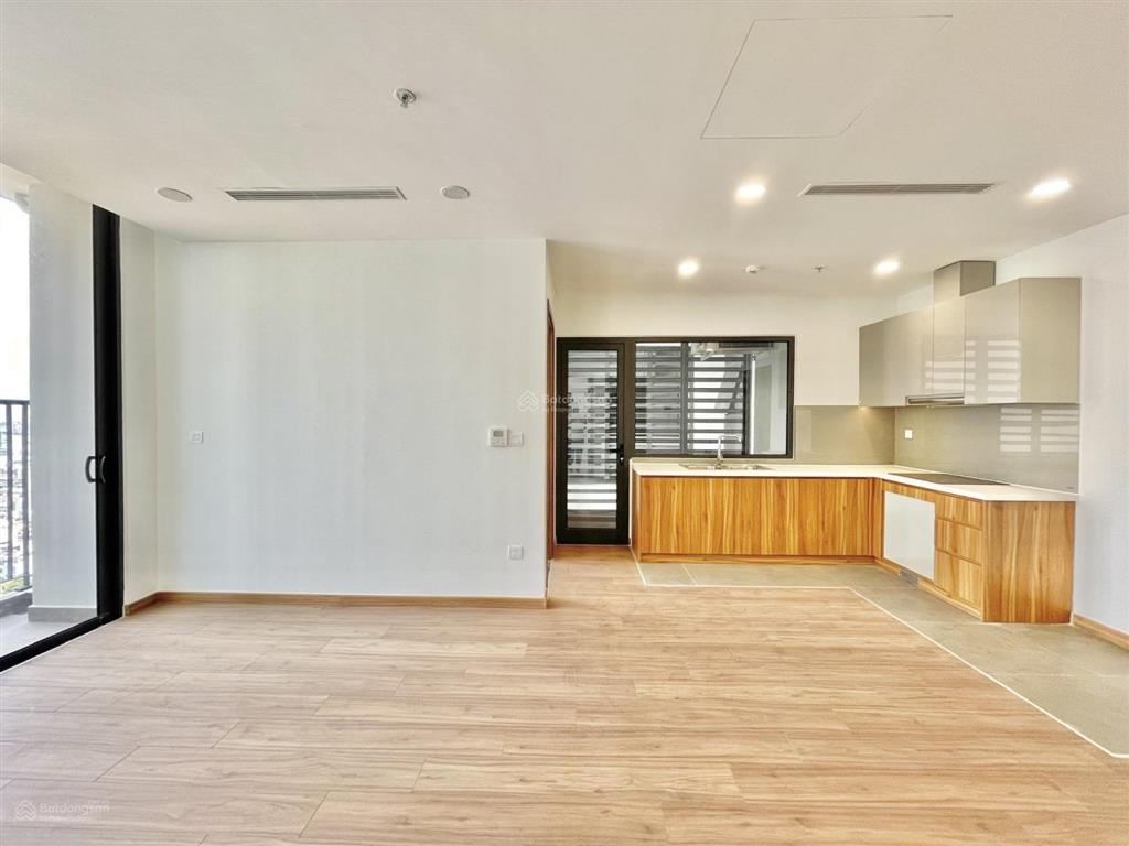 Bán gấp căn hộ 2 phòng ngủ, 2wc, 64.7m2, tầng cao, view đẹp. giá 5.8 tỷ.  0888 887 ***