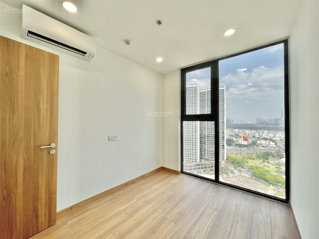 Bán gấp căn hộ 2 phòng ngủ, 2wc, 64.7m2, tầng cao, view đẹp. giá 5.8 tỷ.  0888 887 ***
