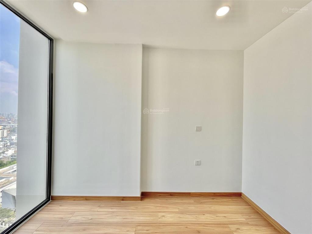 Bán gấp căn hộ 2 phòng ngủ, 2wc, 64.7m2, tầng cao, view đẹp. giá 5.8 tỷ.  0888 887 ***