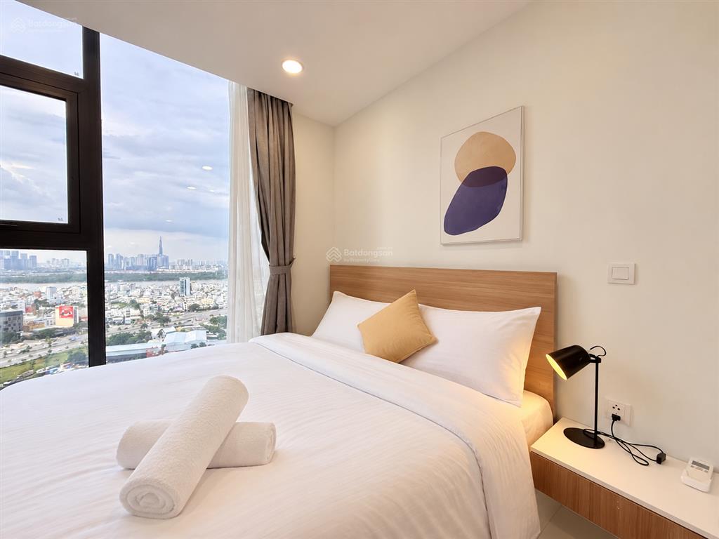 Bán gấp căn hộ 2pn, 2wc, 64.7m2, full nội thất. giá 5.9 tỷ.  0888 887 ***