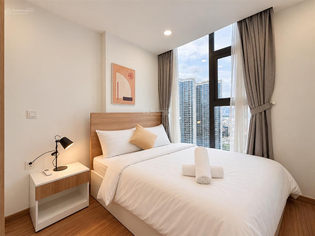 Bán gấp căn hộ 2pn, 2wc, 64.7m2, full nội thất. giá 5.9 tỷ.  0888 887 ***