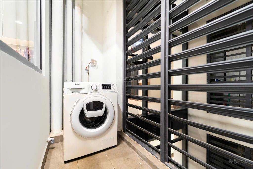 Bán gấp căn hộ 2pn, 2wc, 64.7m2, full nội thất. giá 5.9 tỷ.  0888 887 ***