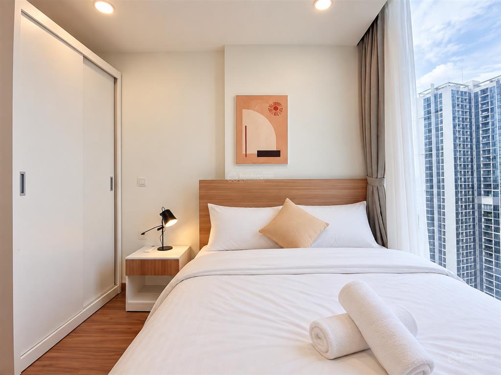 Bán gấp căn hộ 2pn, 2wc, 64.7m2, full nội thất. giá 5.9 tỷ.  0888 887 ***