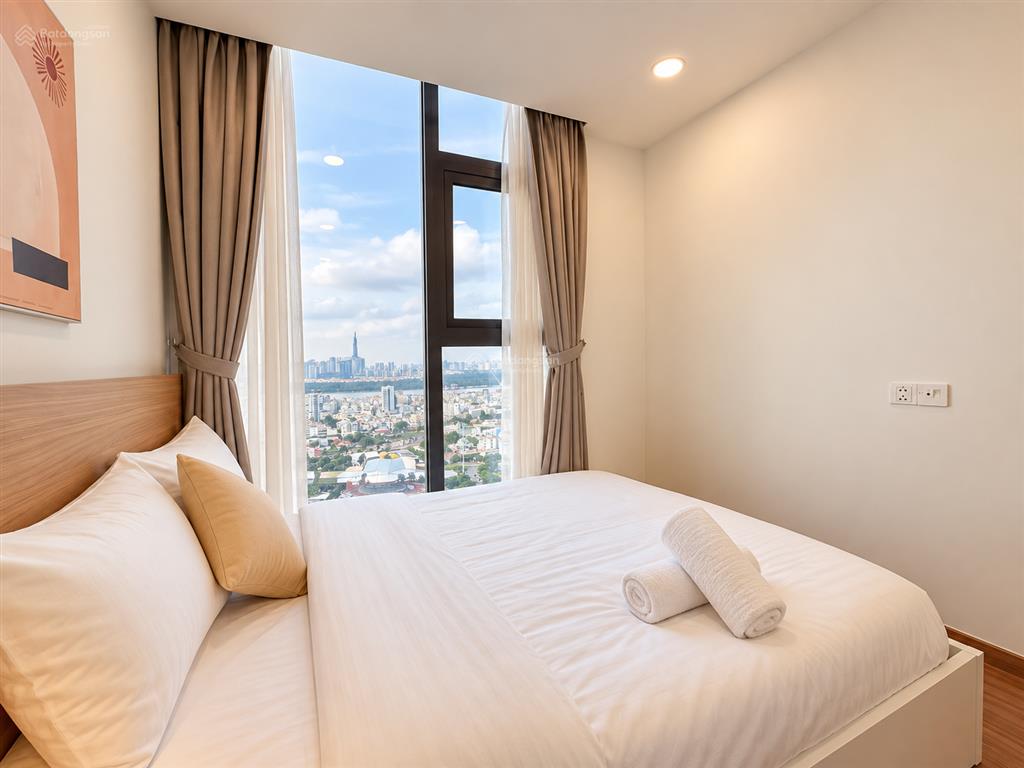 Bán gấp căn hộ 2pn, 2wc, 64.7m2, full nội thất. giá 5.9 tỷ.  0888 887 ***