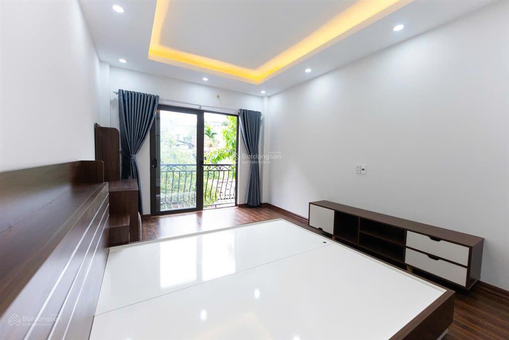 Cho thuê nhà riêng ngõ 639 hoàng hoa thám, ba đình, hn. dt 35m2 x 5 tầng, 3 pn, 4 wc. gía 13 triệu.