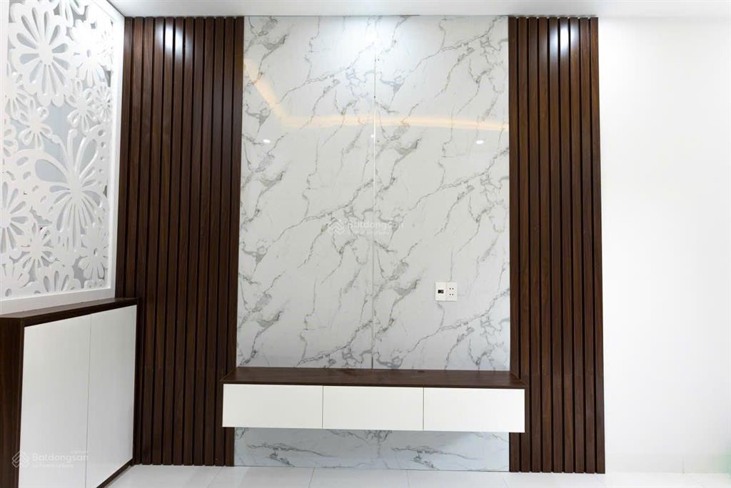 Cho thuê nhà riêng ngõ 639 hoàng hoa thám, ba đình, hn. dt 35m2 x 5 tầng, 3 pn, 4 wc. gía 13 triệu.