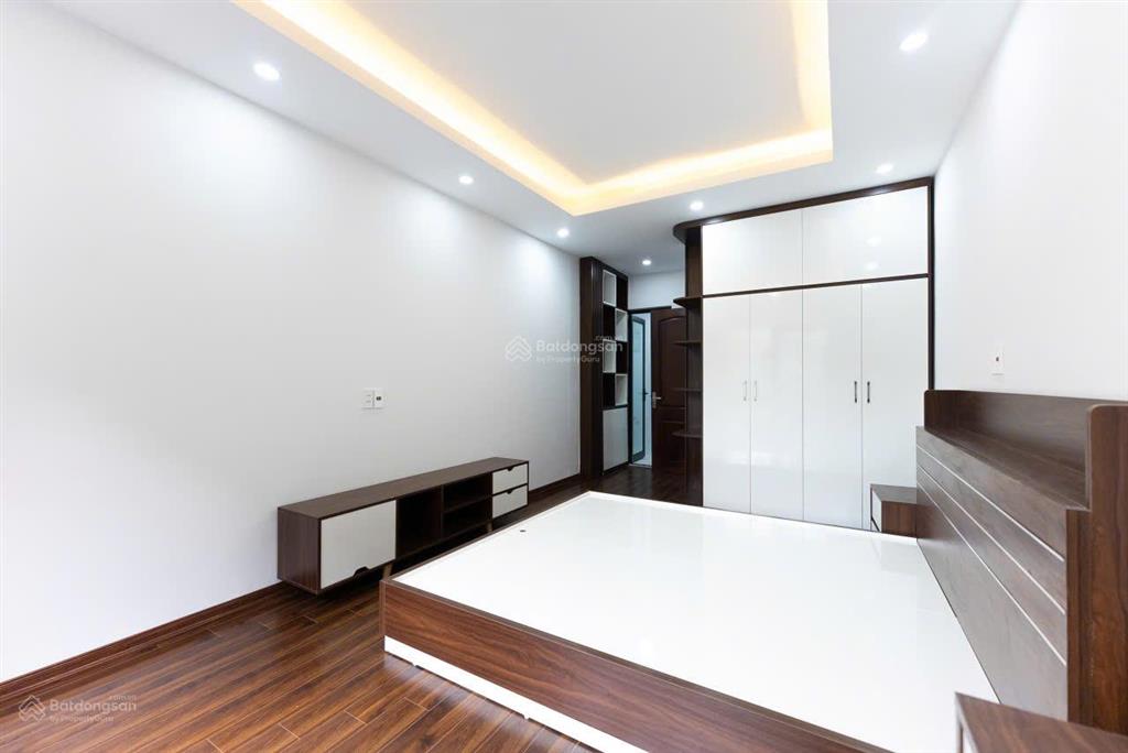 Cho thuê nhà riêng ngõ 639 hoàng hoa thám, ba đình, hn. dt 35m2 x 5 tầng, 3 pn, 4 wc. gía 13 triệu.